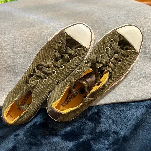 Women’s Converse Chuck Taylor - Unisex - Picture 2 of 7